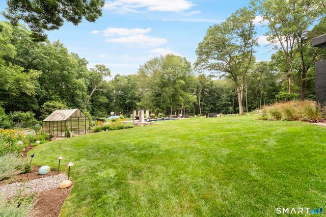 17 Pine Ridge Road, Woodbridge, CT 06525