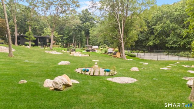 17 Pine Ridge Road, Woodbridge, CT 06525
