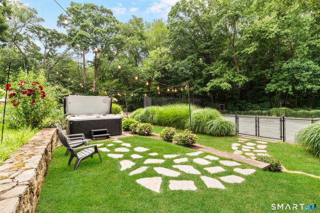 17 Pine Ridge Road, Woodbridge, CT 06525