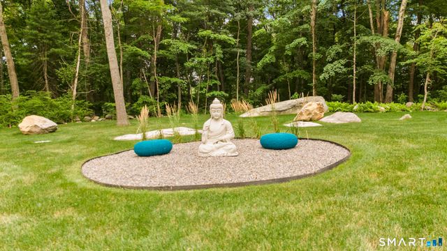 17 Pine Ridge Road, Woodbridge, CT 06525