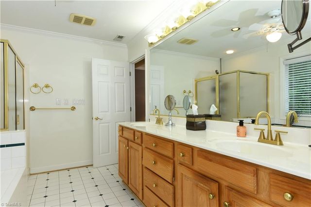 2405 Glen Cove Way, High Point, NC 27265