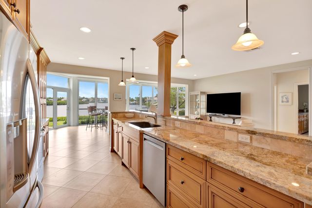 2704 Captains Way, Jupiter, FL 33477