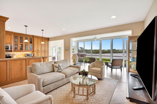 2704 Captains Way, Jupiter, FL 33477
