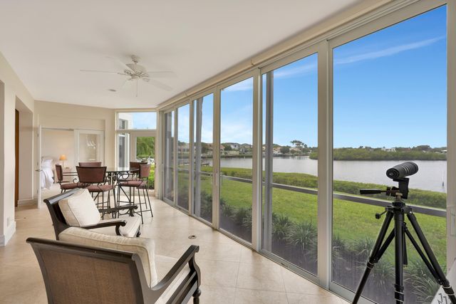 2704 Captains Way, Jupiter, FL 33477
