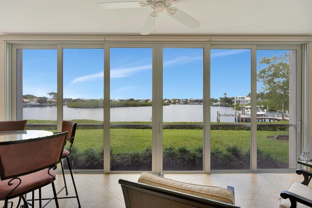 2704 Captains Way, Jupiter, FL 33477