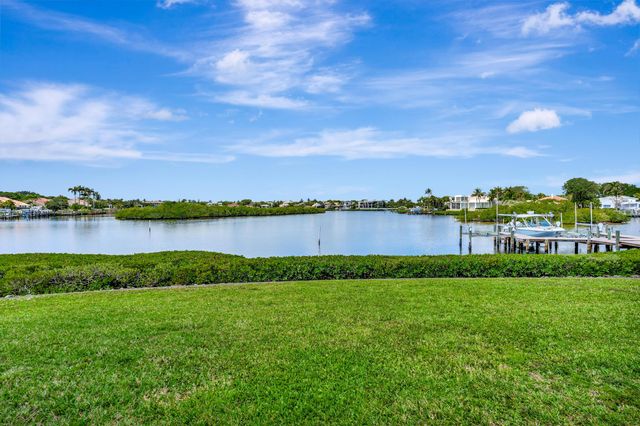 2704 Captains Way, Jupiter, FL 33477