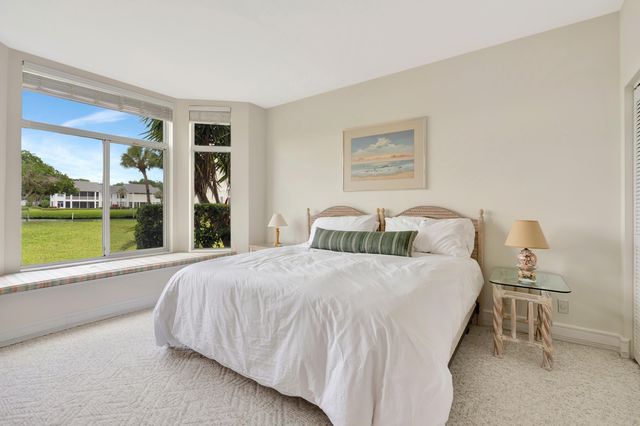 2704 Captains Way, Jupiter, FL 33477