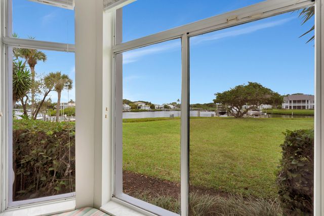 2704 Captains Way, Jupiter, FL 33477