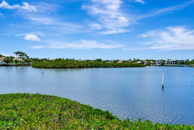 2704 Captains Way, Jupiter, FL 33477