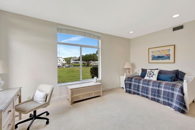 2704 Captains Way, Jupiter, FL 33477