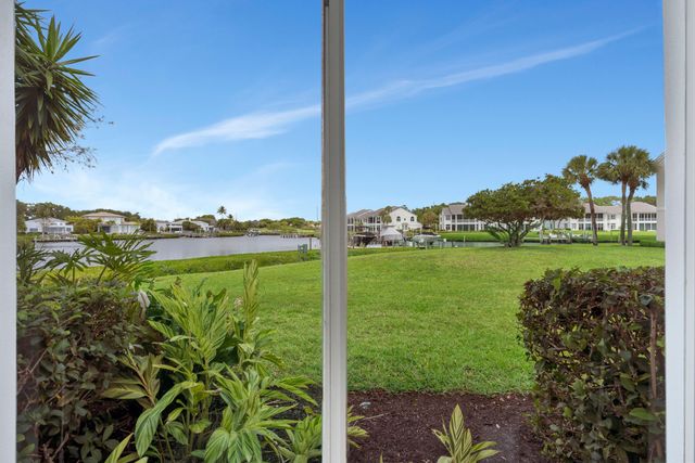 2704 Captains Way, Jupiter, FL 33477