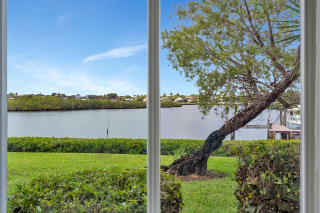 2704 Captains Way, Jupiter, FL 33477