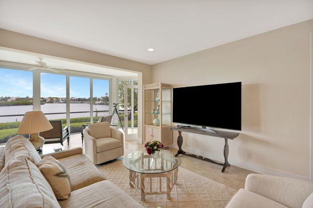 2704 Captains Way, Jupiter, FL 33477