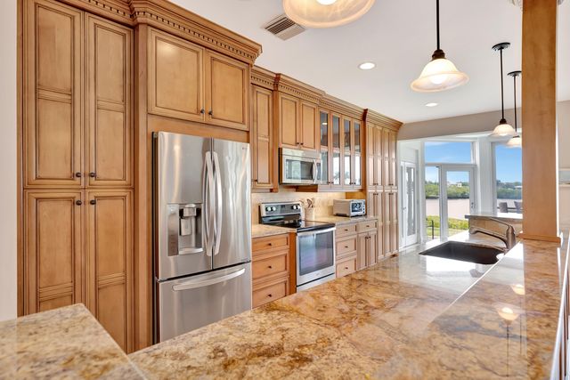 2704 Captains Way, Jupiter, FL 33477