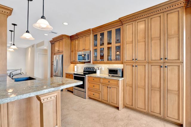 2704 Captains Way, Jupiter, FL 33477