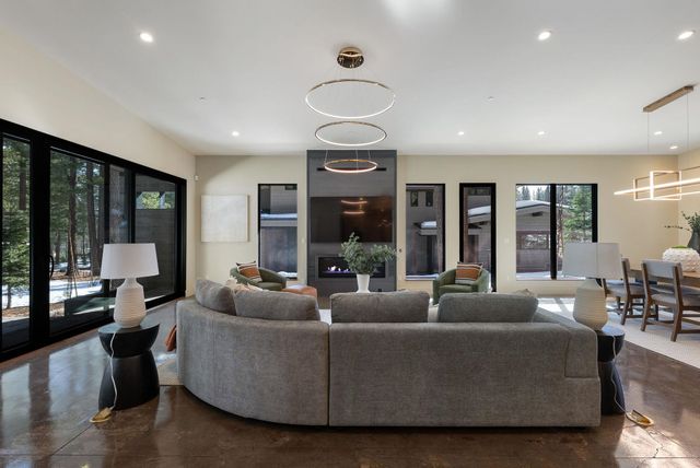 11761 Bottcher Loop, Truckee, CA 96161