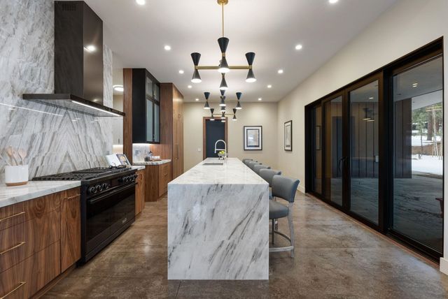 11761 Bottcher Loop, Truckee, CA 96161