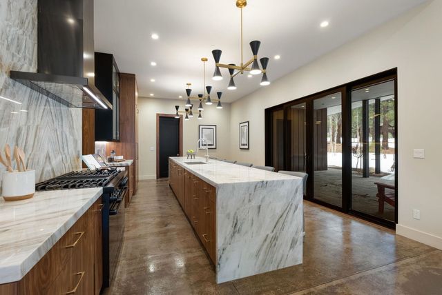 11761 Bottcher Loop, Truckee, CA 96161