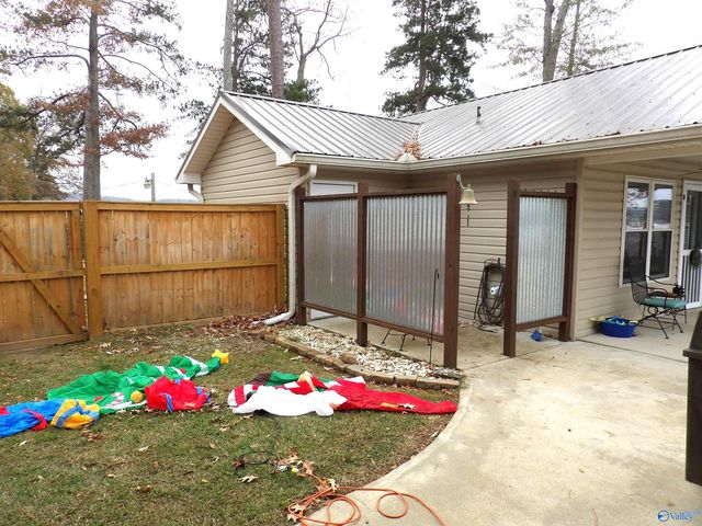 390 Indian Lake Drive, Rainbow City, AL 35906