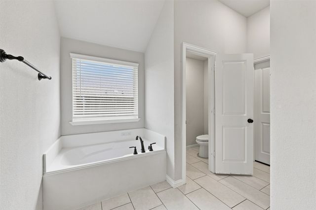 632 Steerman Court, Saginaw, TX 76179