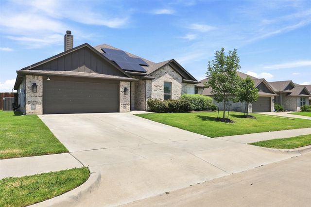 632 Steerman Court, Saginaw, TX 76179
