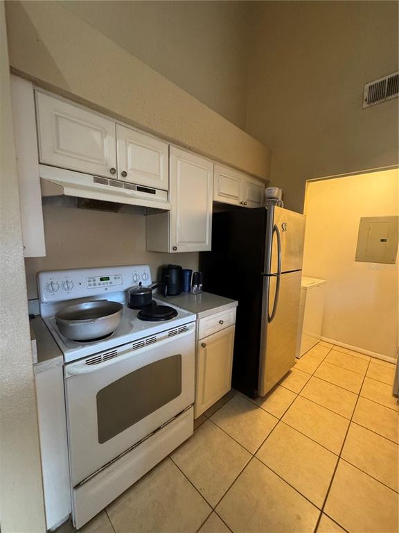 Image 7 of property listing at 1218 BERMUDA LAKES LANE 201, Kissimmee, FL 34741