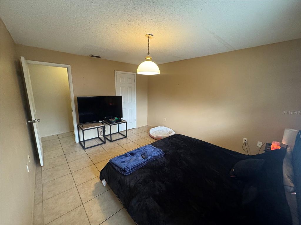 Image 10 of property listing at 1218 BERMUDA LAKES LANE 201, Kissimmee, FL 34741