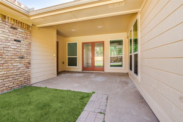 1912 Pajarito Court, Desoto, TX 75115