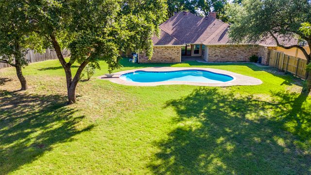 1912 Pajarito Court, Desoto, TX 75115