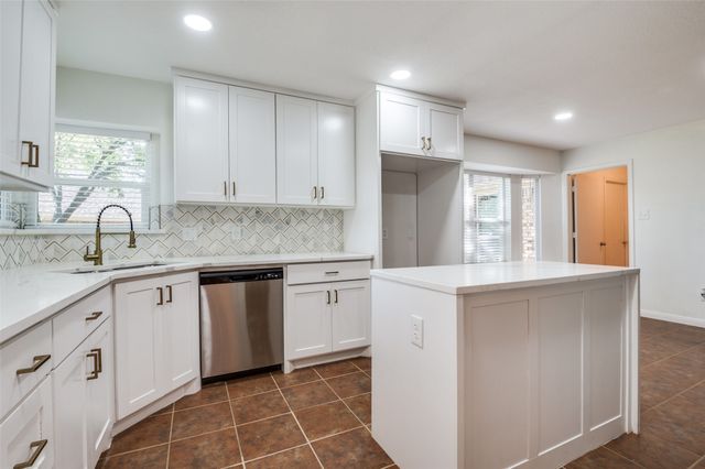 1912 Pajarito Court, Desoto, TX 75115