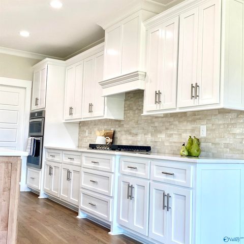 2106 Covington Lane, Decatur, AL 35603