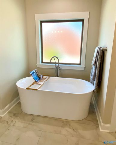 2106 Covington Lane, Decatur, AL 35603