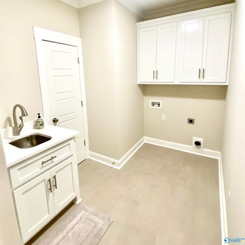 2106 Covington Lane, Decatur, AL 35603