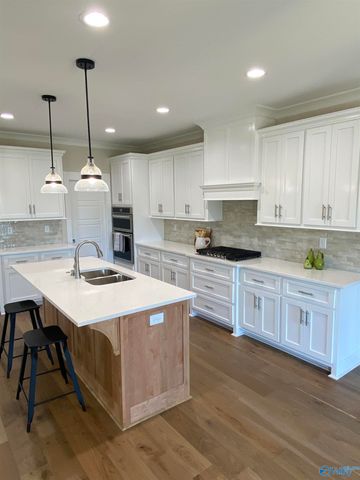 2106 Covington Lane, Decatur, AL 35603