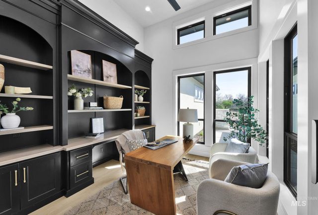 7906 W Heugh Ln, Eagle, ID 83616