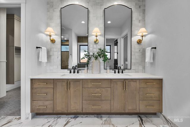 7906 W Heugh Ln, Eagle, ID 83616