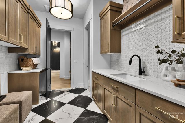 7906 W Heugh Ln, Eagle, ID 83616