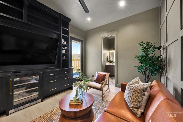 7906 W Heugh Ln, Eagle, ID 83616