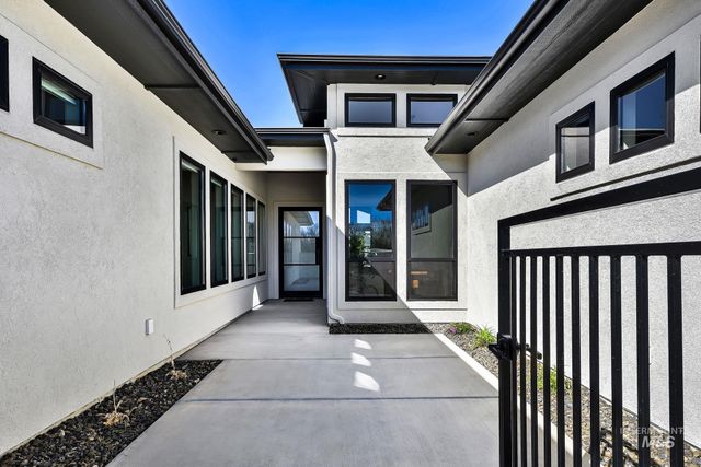 7906 W Heugh Ln, Eagle, ID 83616