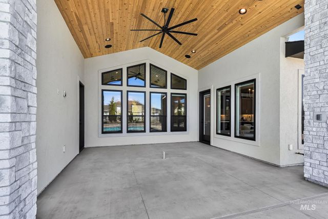 7906 W Heugh Ln, Eagle, ID 83616