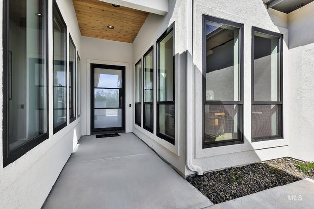 7906 W Heugh Ln, Eagle, ID 83616