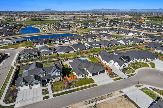 7906 W Heugh Ln, Eagle, ID 83616