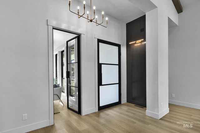 7906 W Heugh Ln, Eagle, ID 83616