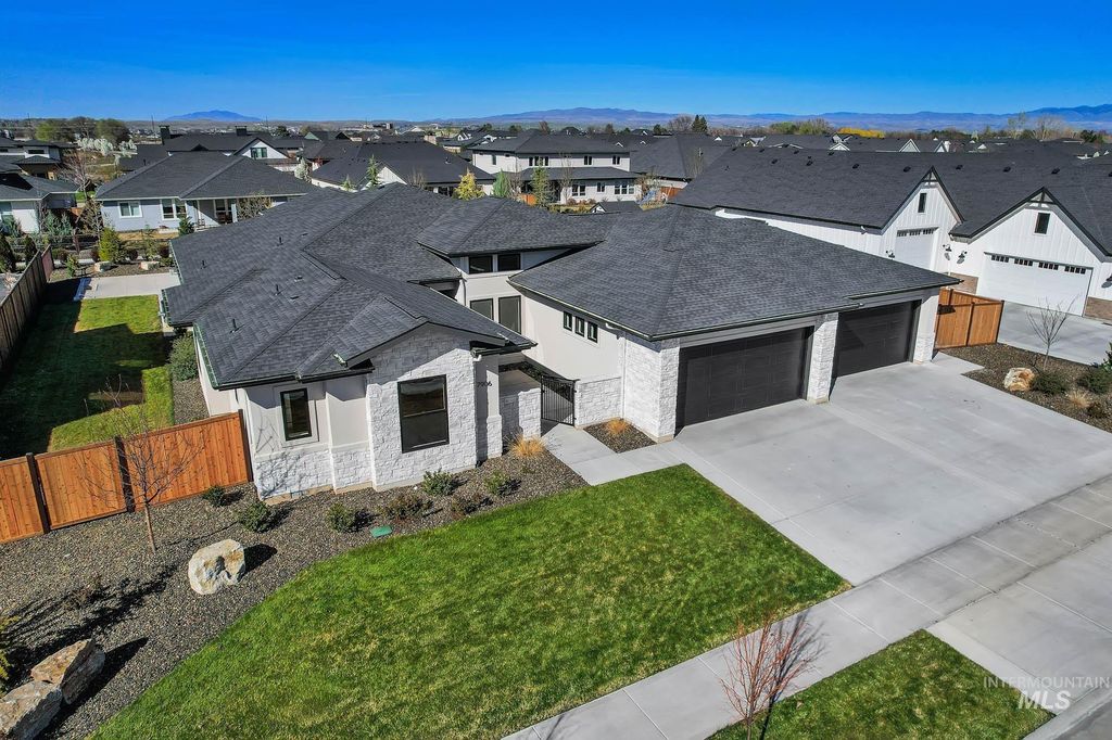 7906 W Heugh Ln, Eagle, ID 83616 photo 3