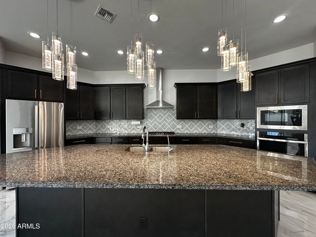 1979 W LARIAT Lane, Phoenix, AZ 85085