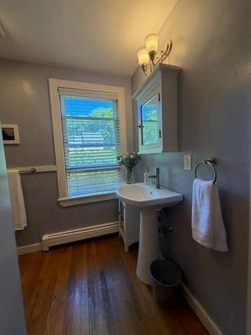 10 Rockland St, Natick, MA 01760