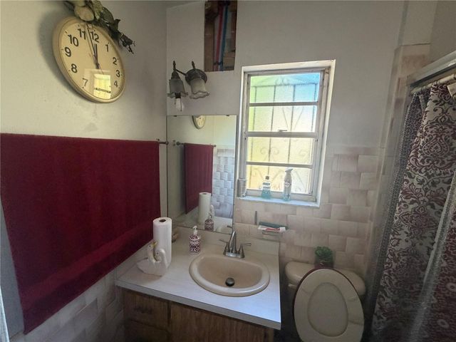 2010 E CHELSEA STREET, Tampa, FL 33610