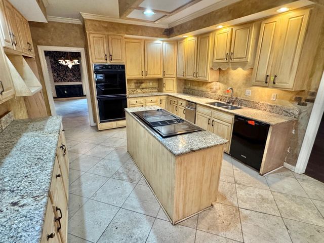 381 RIVEREDGE DR W, Memphis, TN 38018