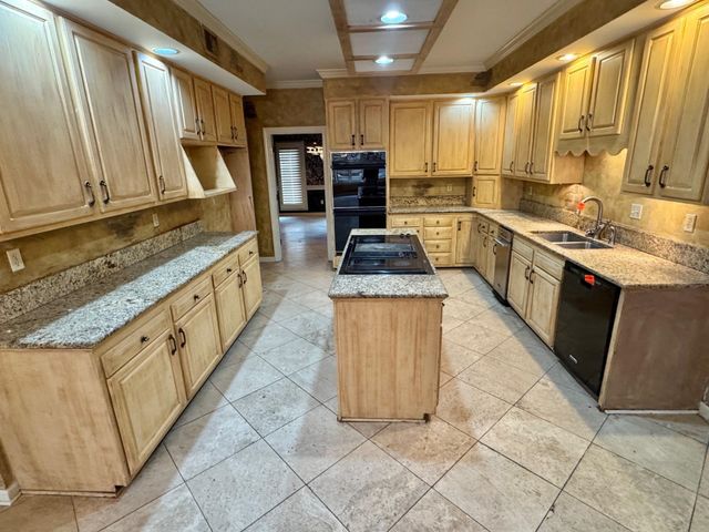 381 RIVEREDGE DR W, Memphis, TN 38018