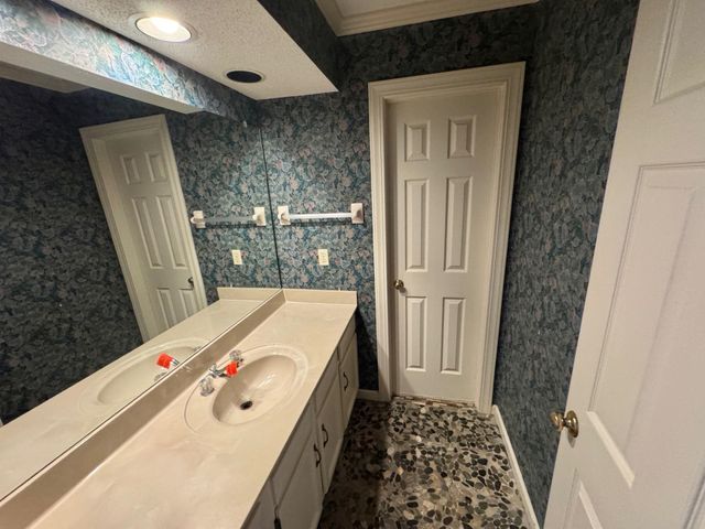 381 RIVEREDGE DR W, Memphis, TN 38018